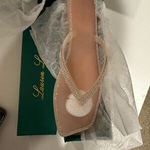 NWT LAUREN LORRAINE Beige Rhinestone Women's Sandals